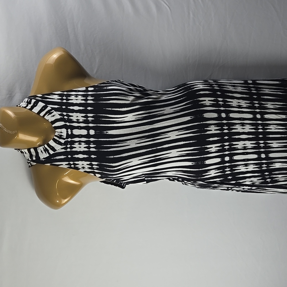 VENUS Black and White Tie-Dye Maxi Dress - Picture 2 of 9